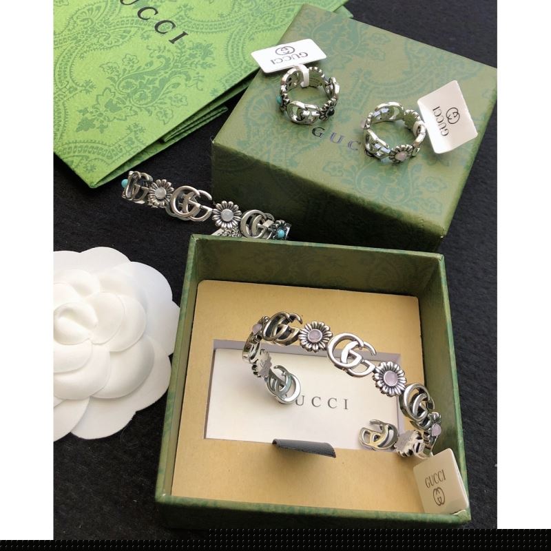 G*u*i rings